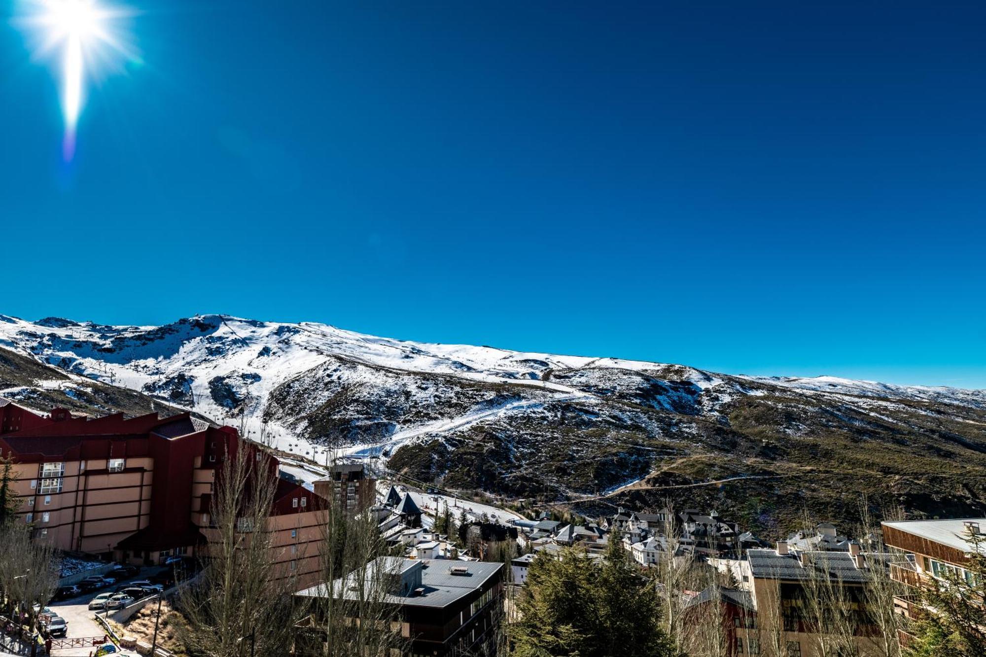 Luxury Refurnished Apartment With Private Parking Close To Ski Slopes Sierra Nevada Extérieur photo